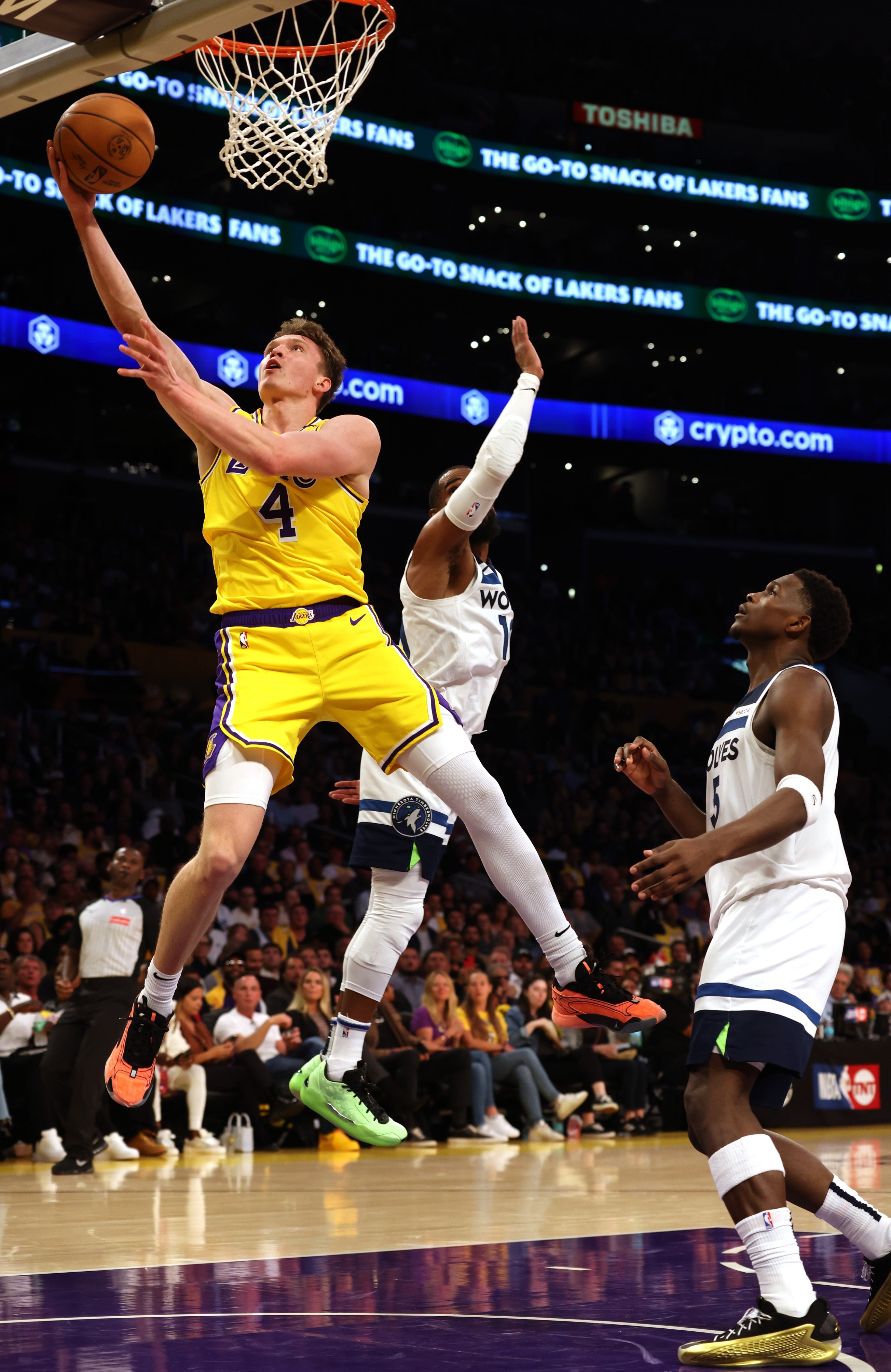 九游官网-今晚明尼苏达森林狼备战NBA常规赛，主帅复盘细节曝光，底气十足，更衣室氛围转暖的简单介绍